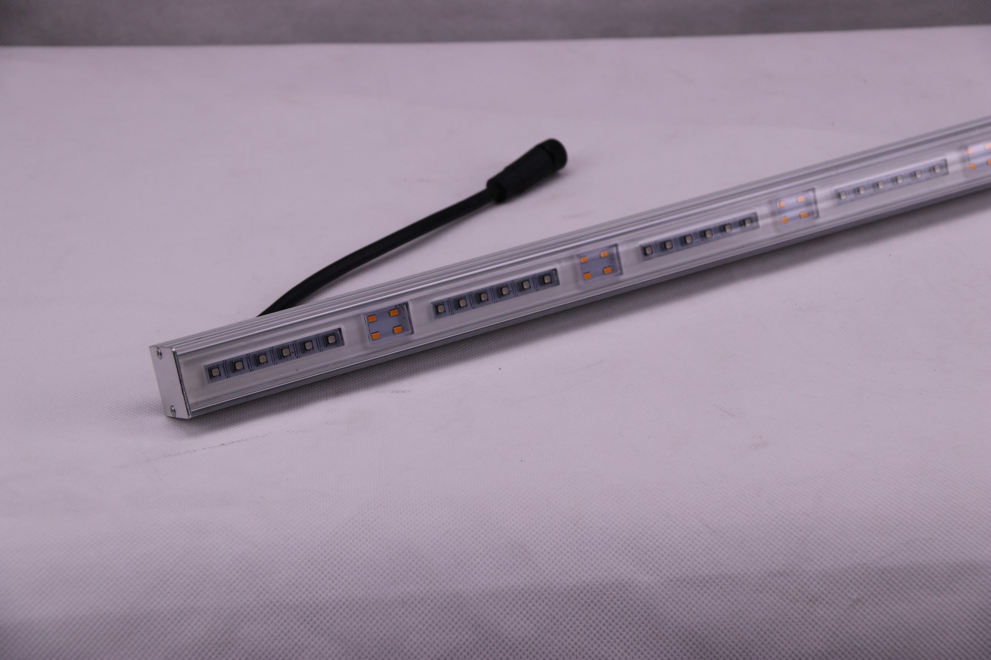 吉豐光電為你講解LED線型燈的色容差是什么？